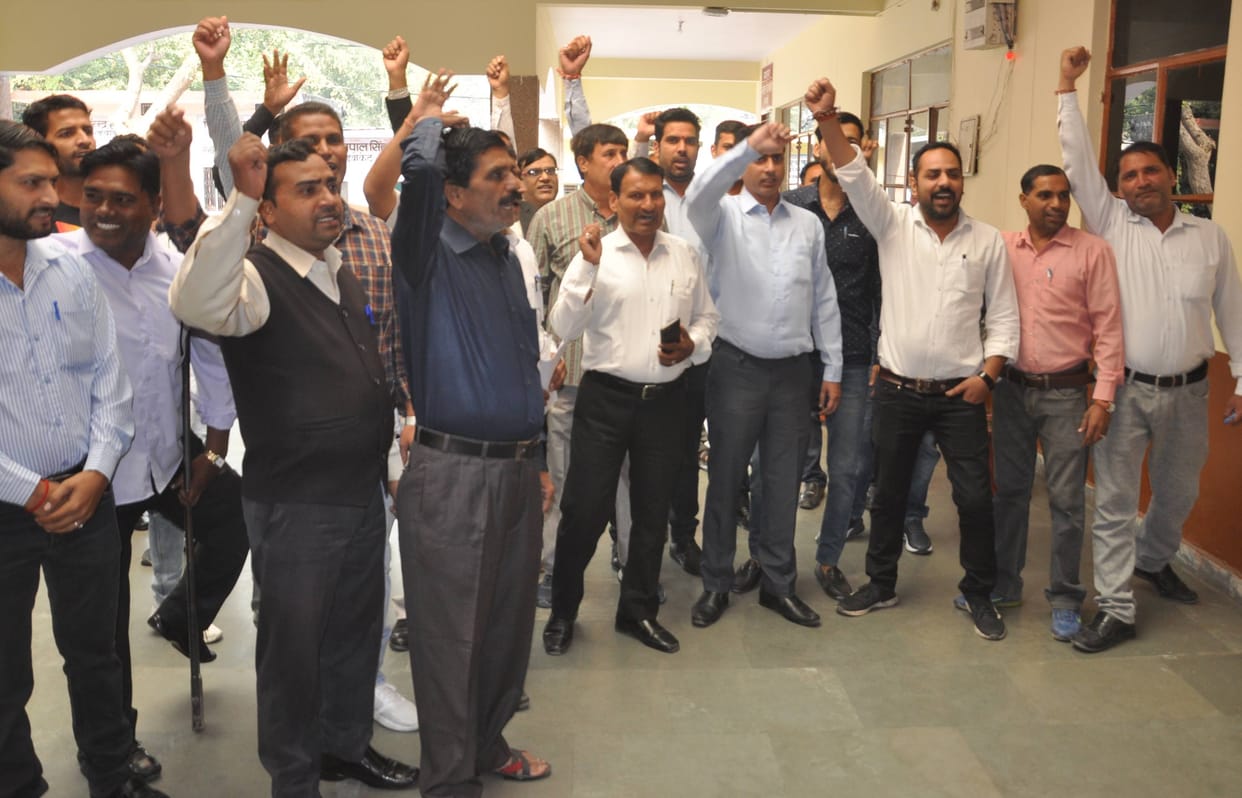 Advocates demonstrated in Collectorate