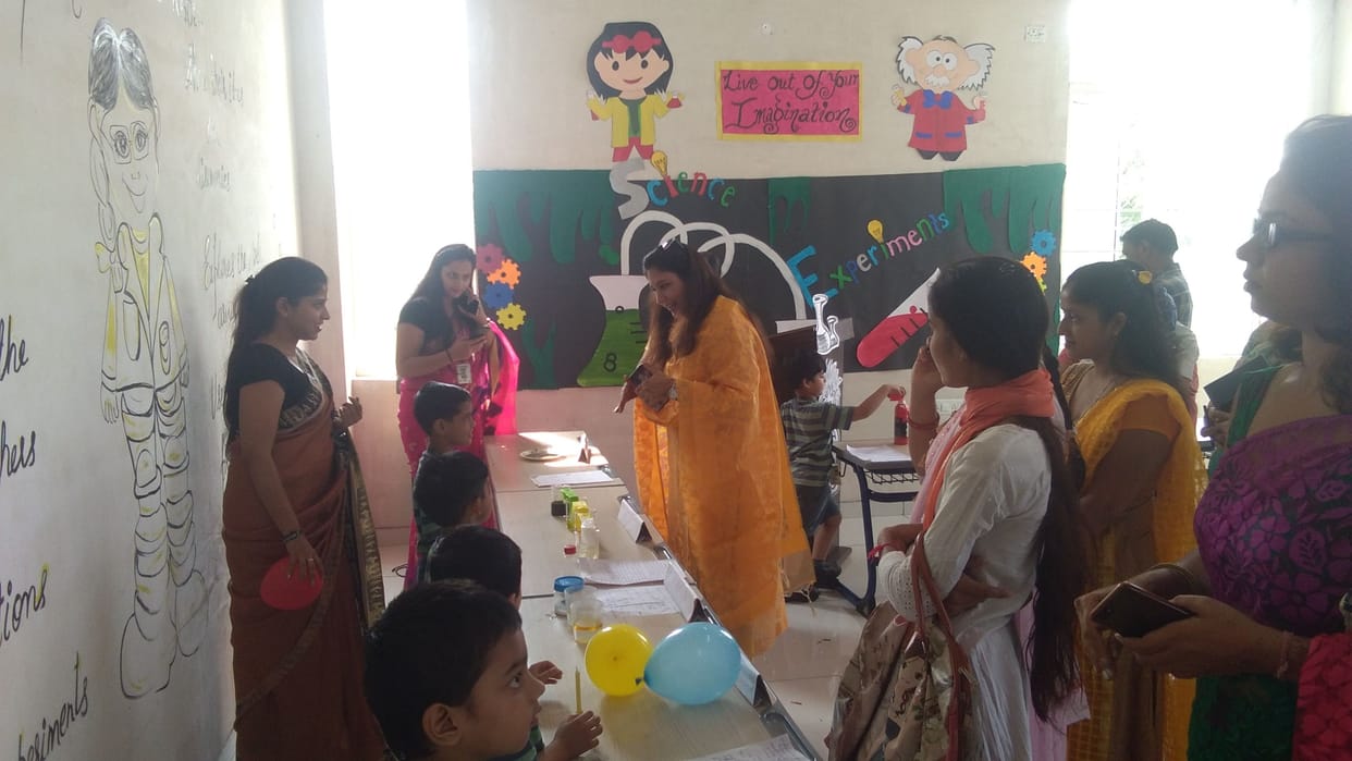 students experiments in science lab