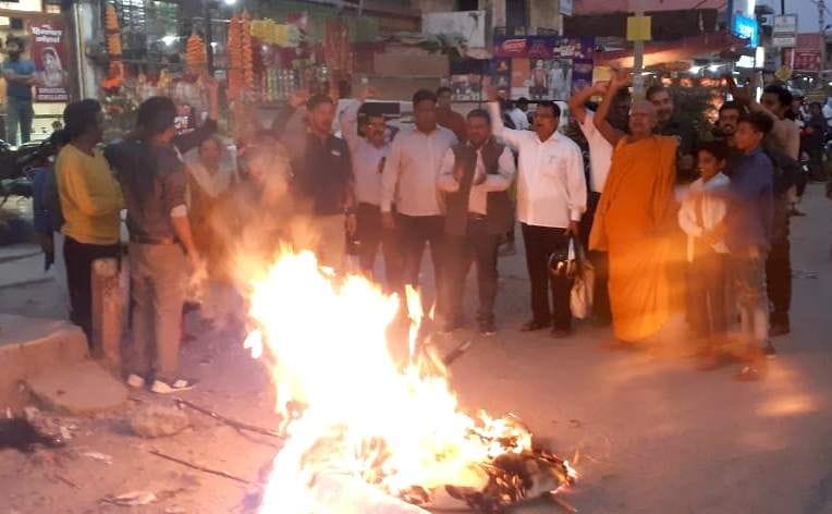 People burnt effigy of state government in protest against plant