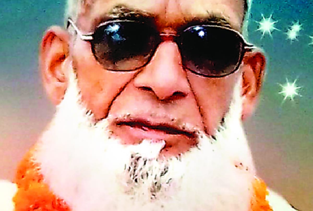Hindus and Muslims keep the key on the mazar before opening the shop in ayodhya