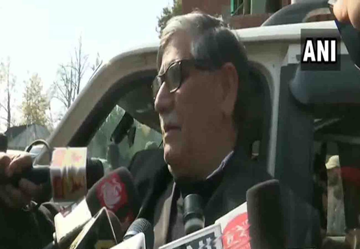 Police disallows a joint press conference of anc and nc in srinagar