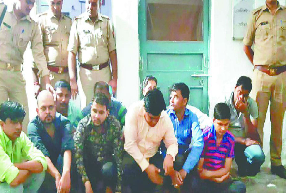 police raid in hospital 11 gamblers caught crime news hindi