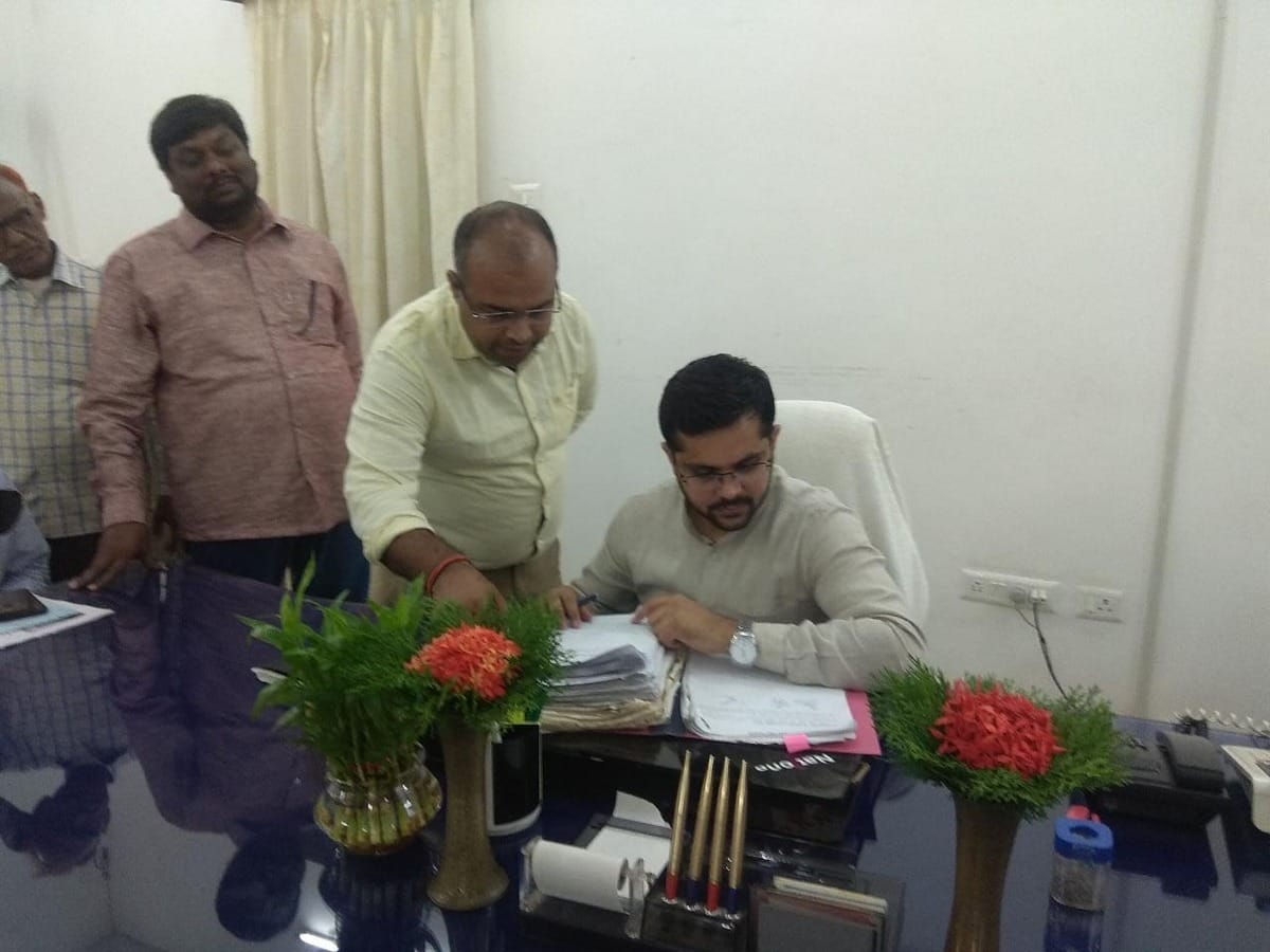 Varanasi Municipal Commissioner Gaurang Rathi takes over post