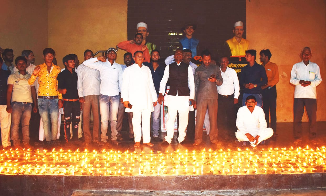 celebrate the diwali with hand of shaheed