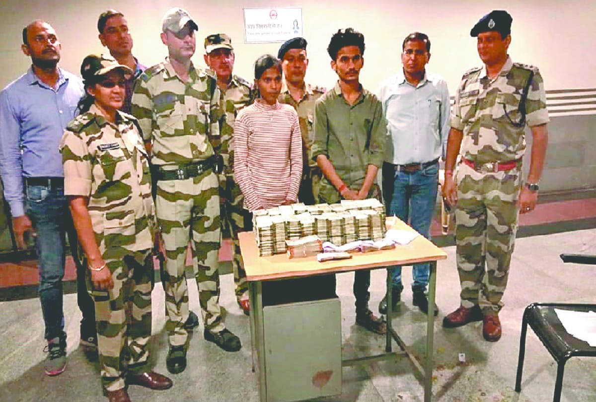 One crore rupees recovered from bag at Jangpura metro station