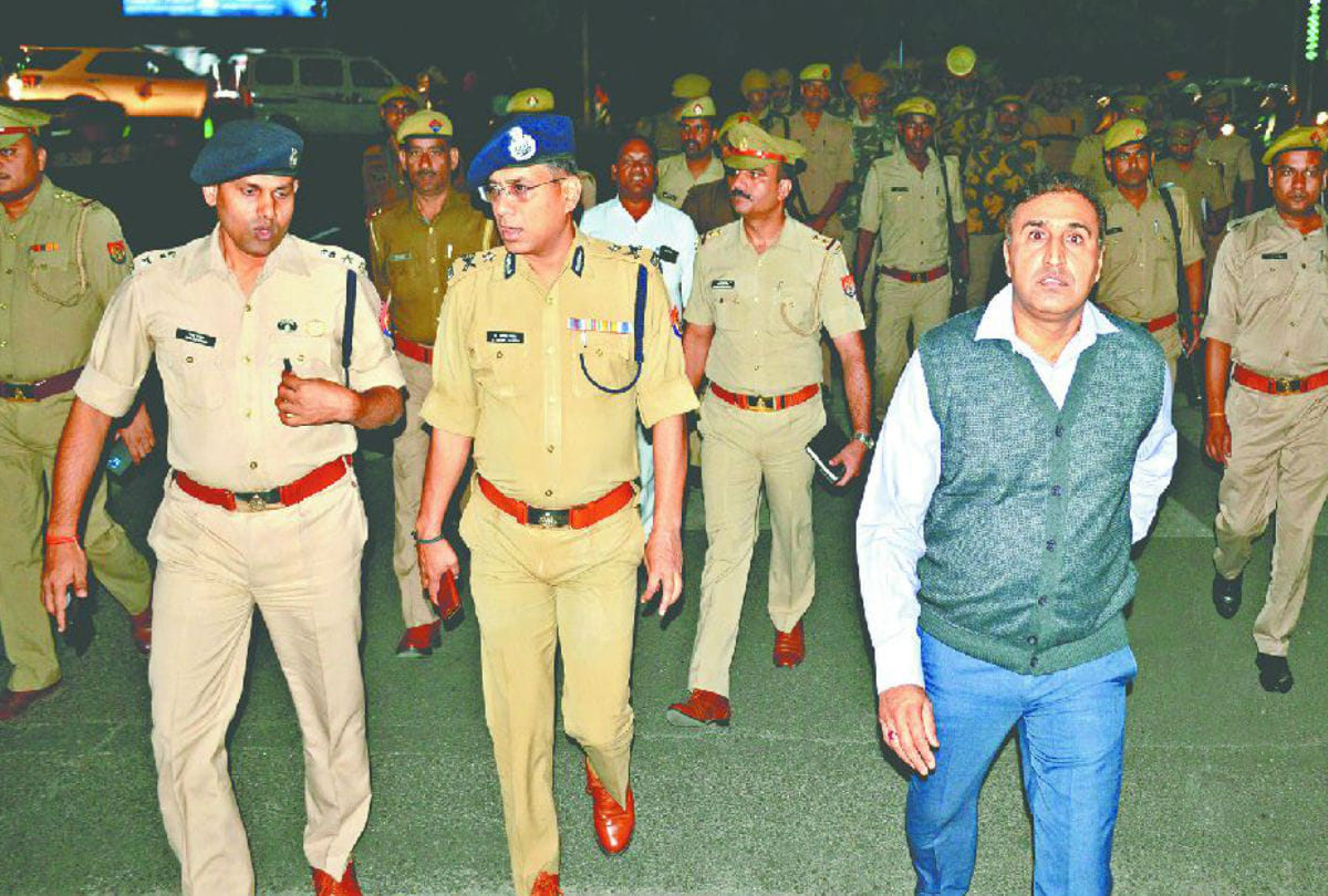 Up Police Foot Petrolling at Diwali Celebration Ig Adg Ssp and Dm