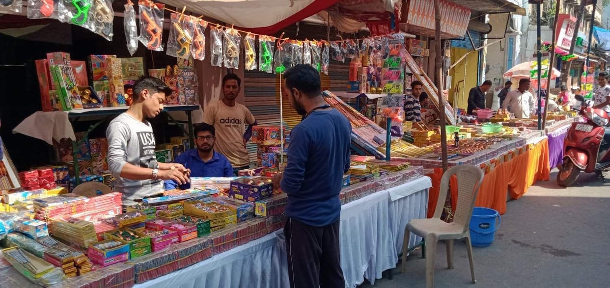 Unlicensed firecracker shops