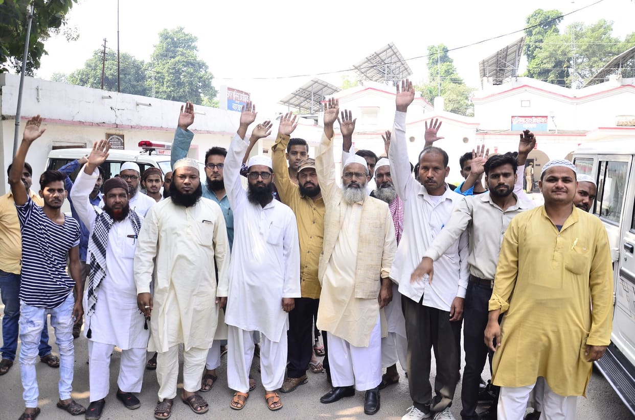 People angry with abusive remarks against Prophet