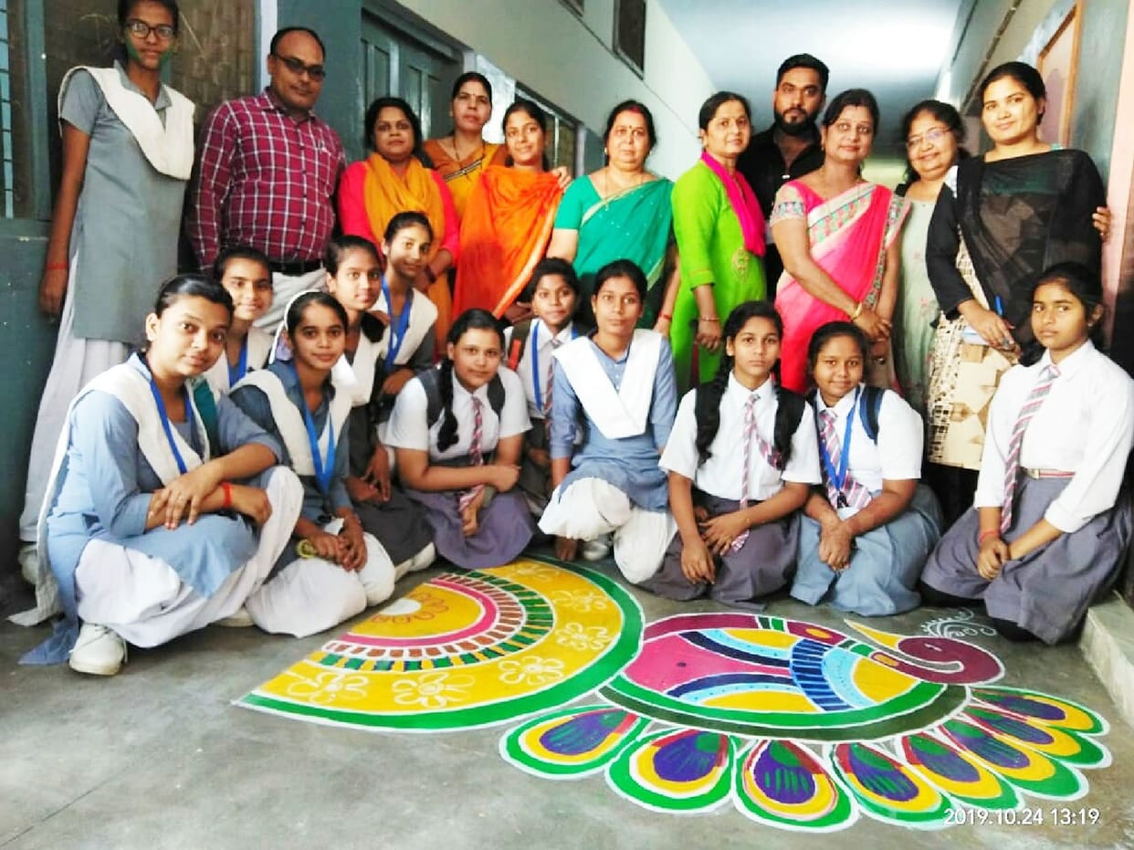 Children made Rangoli, congratulated Deepawali