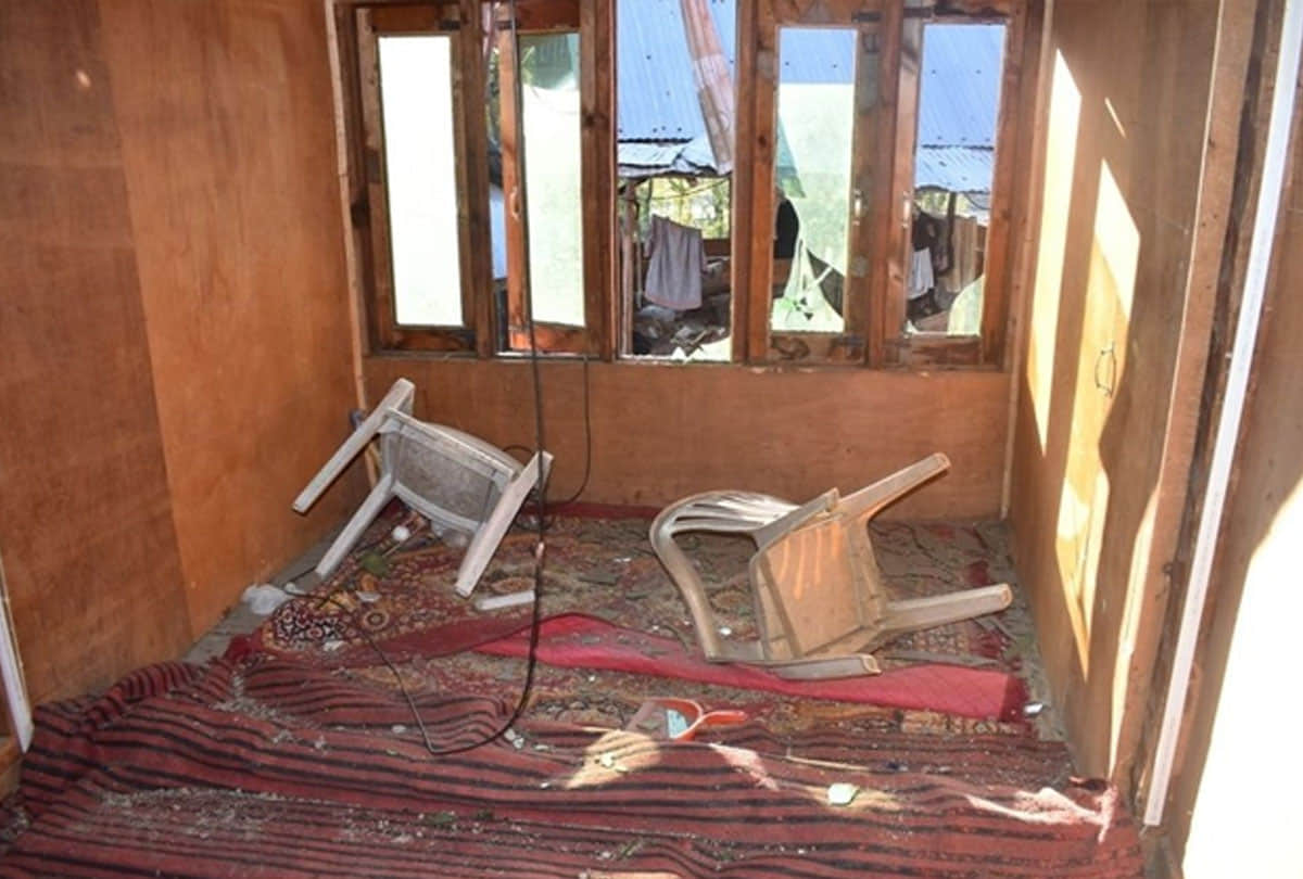 Alert in Mendhar sub division jammu kashmir, directing people to stay indoors