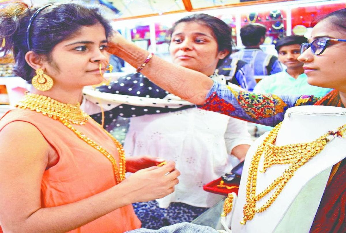 sell worth 400 crores in agra markets on Dhanteras