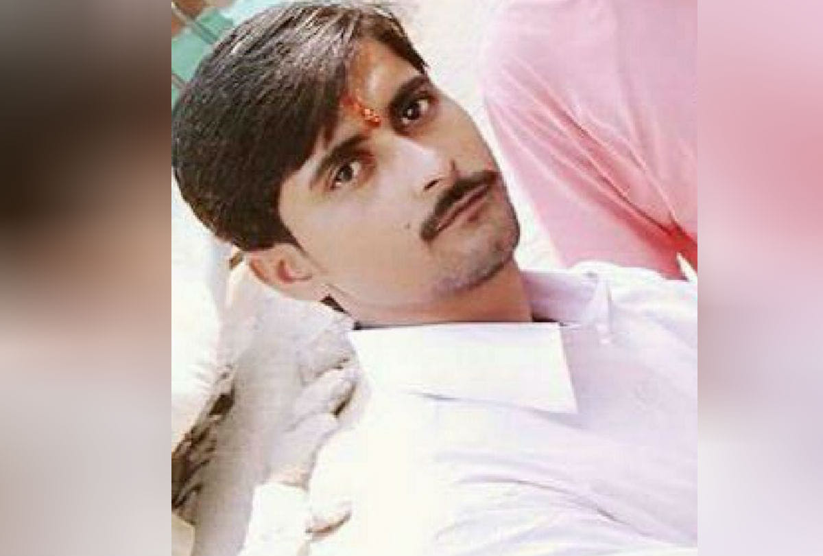 Courier company truck looted after killing driver in agra