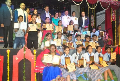 Uttarakhand Governor baby rani maurya gave success mantra to student in agra