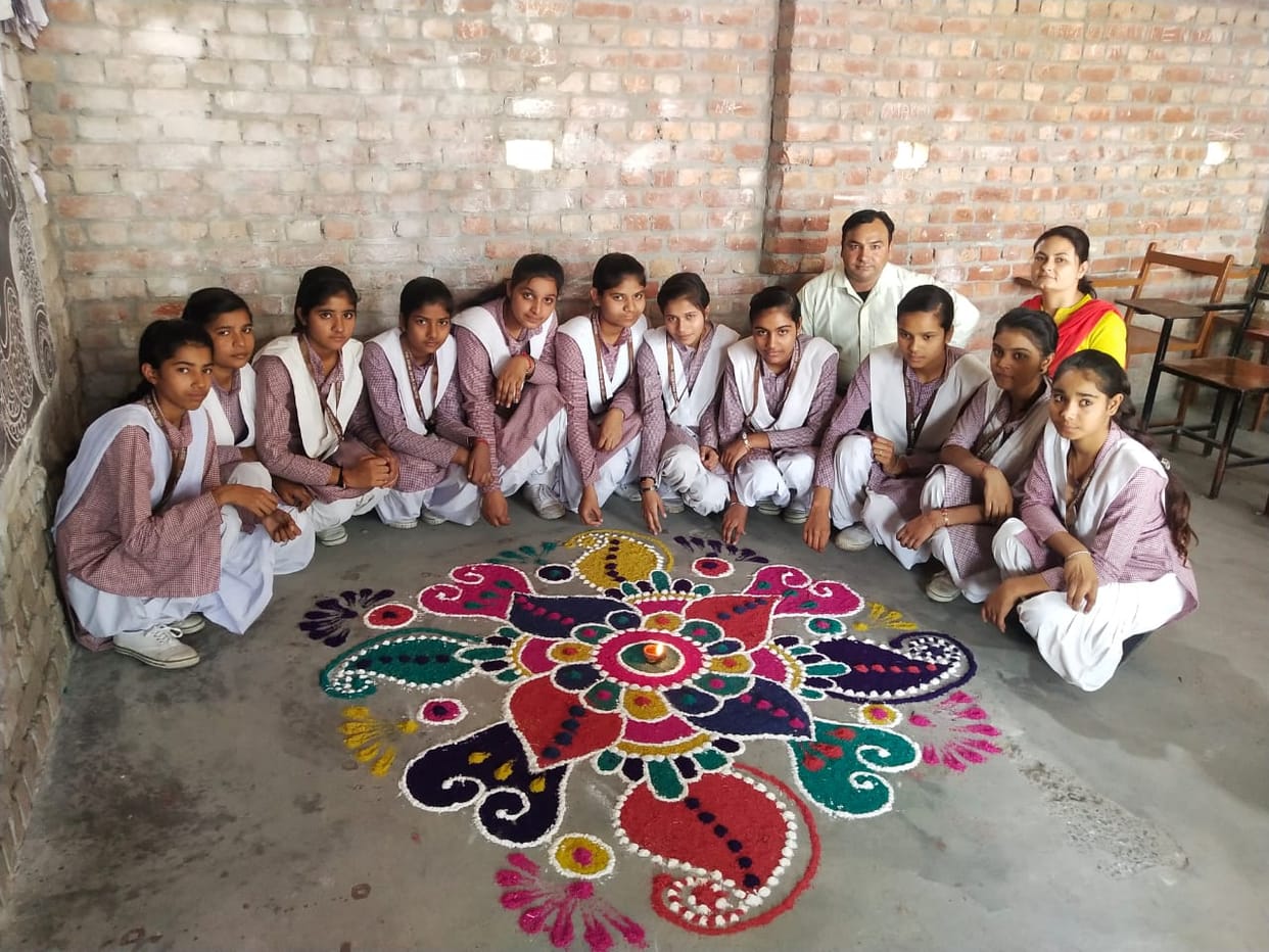 Best Beti Rangoli theme on Beti Bachao, Beti Padhao