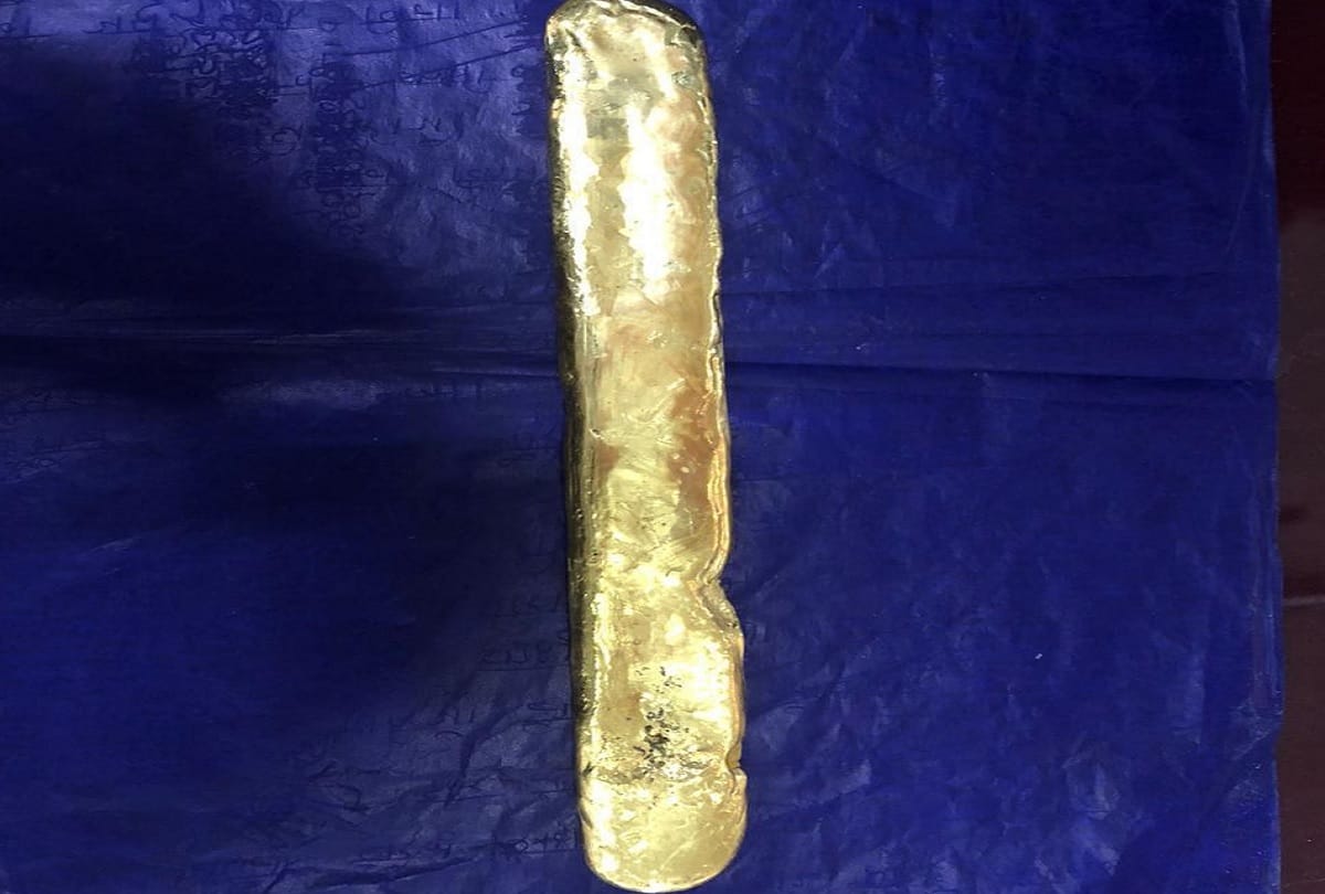 Gold smuggler caught at Lucknow airport