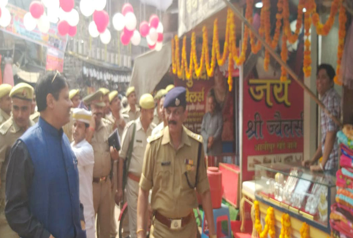 Up Police Foot Petrolling at Diwali Celebration Ig Adg Ssp and Dm