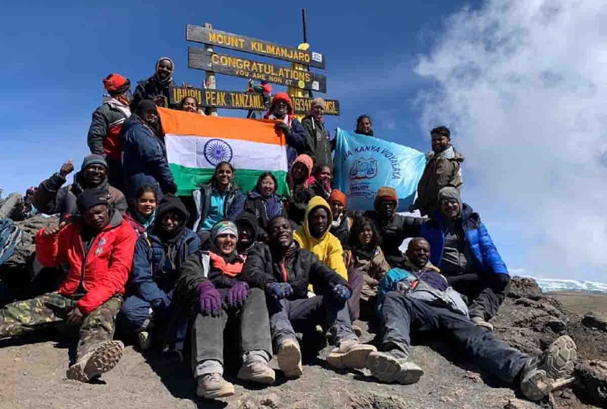 Shreya hoist the tricolor on Kilimanjaro, East Africa's highest peak
