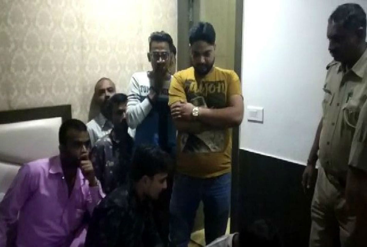 16 arrested for gambling in hotel of agra