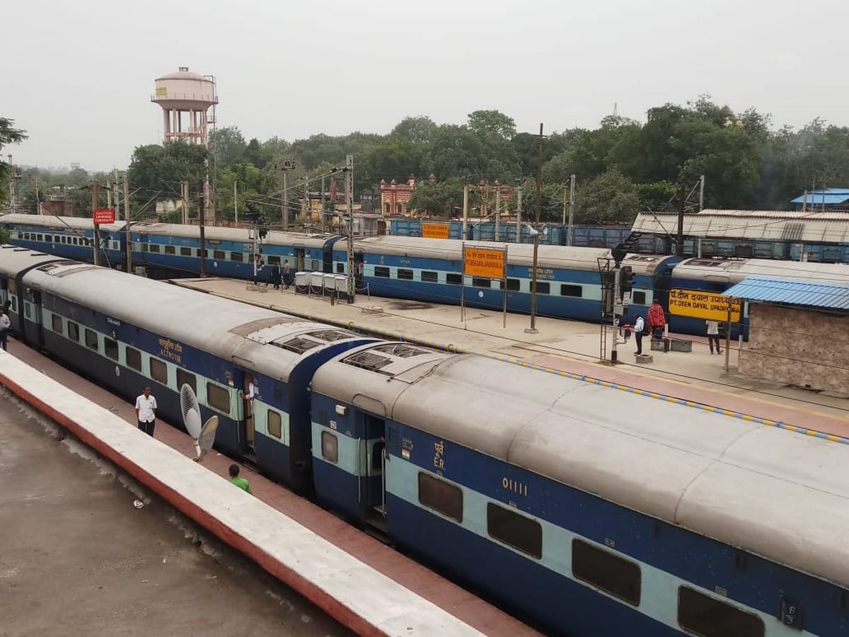 Railway board increase food rate in rajdhani shatabdi duranto express trains fare will also rise