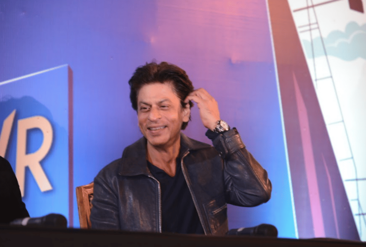 Shahrukh Khan waves at fans outside his residence Mannat on his 54th birthday