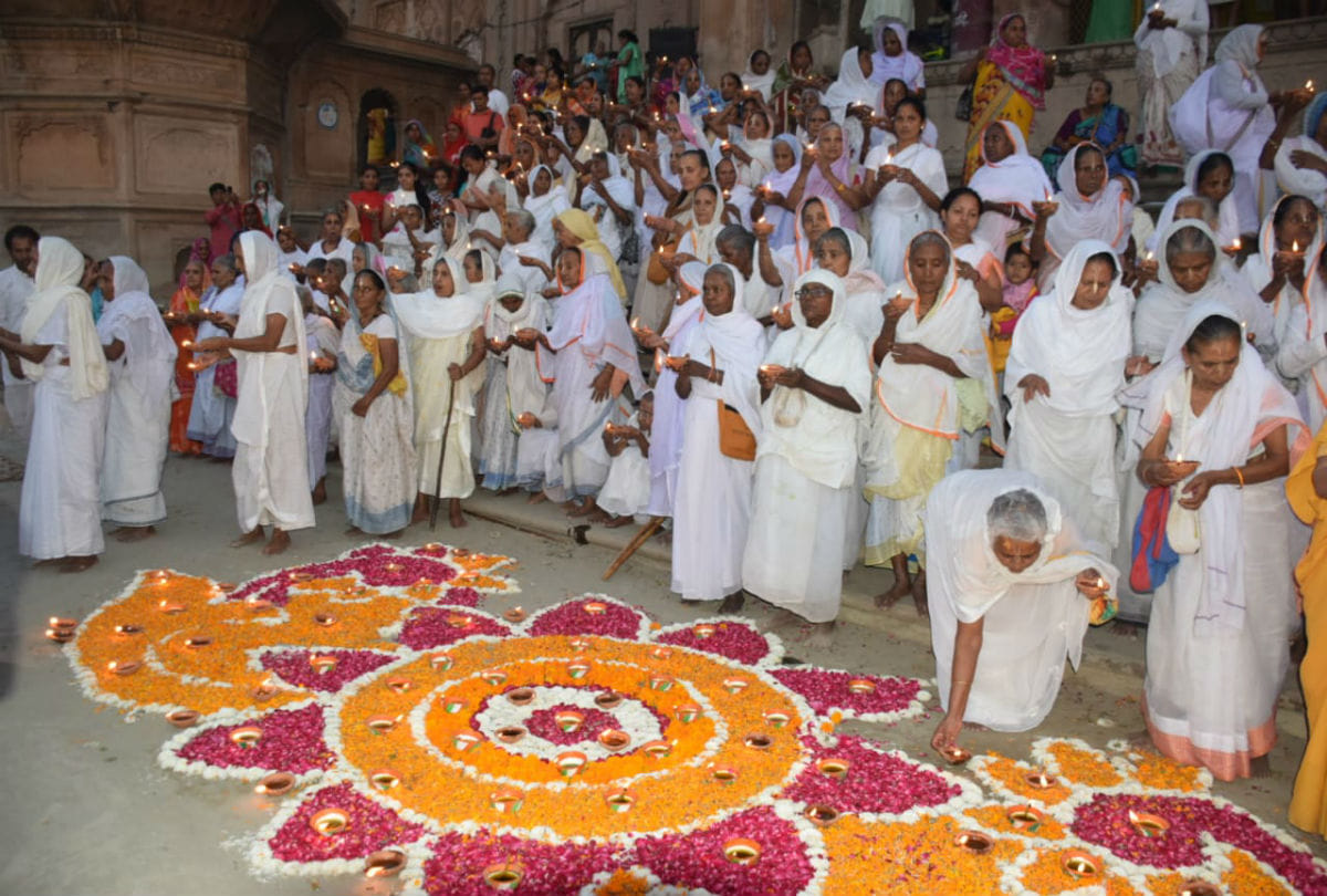 Widows Celebrates diwali on Yamuna Ghat In Varindavan