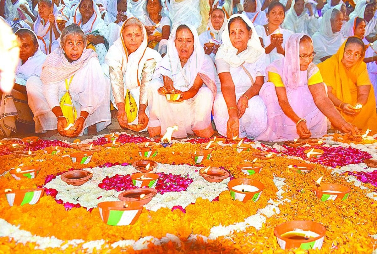 Widows Celebrates diwali on Yamuna Ghat In Varindavan