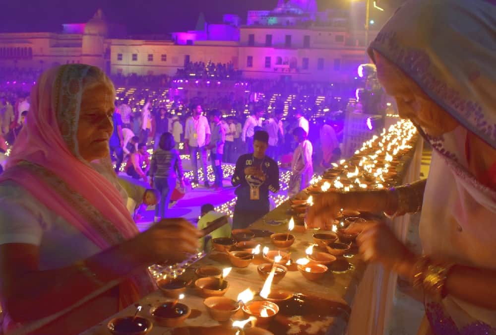 bollywood writer Manoj Yadav shared a girl photo after Ayodhya deepotsav