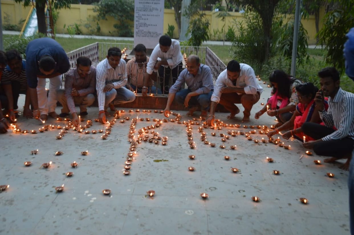 Tributes paid to martyrs by lighting 501 lamps