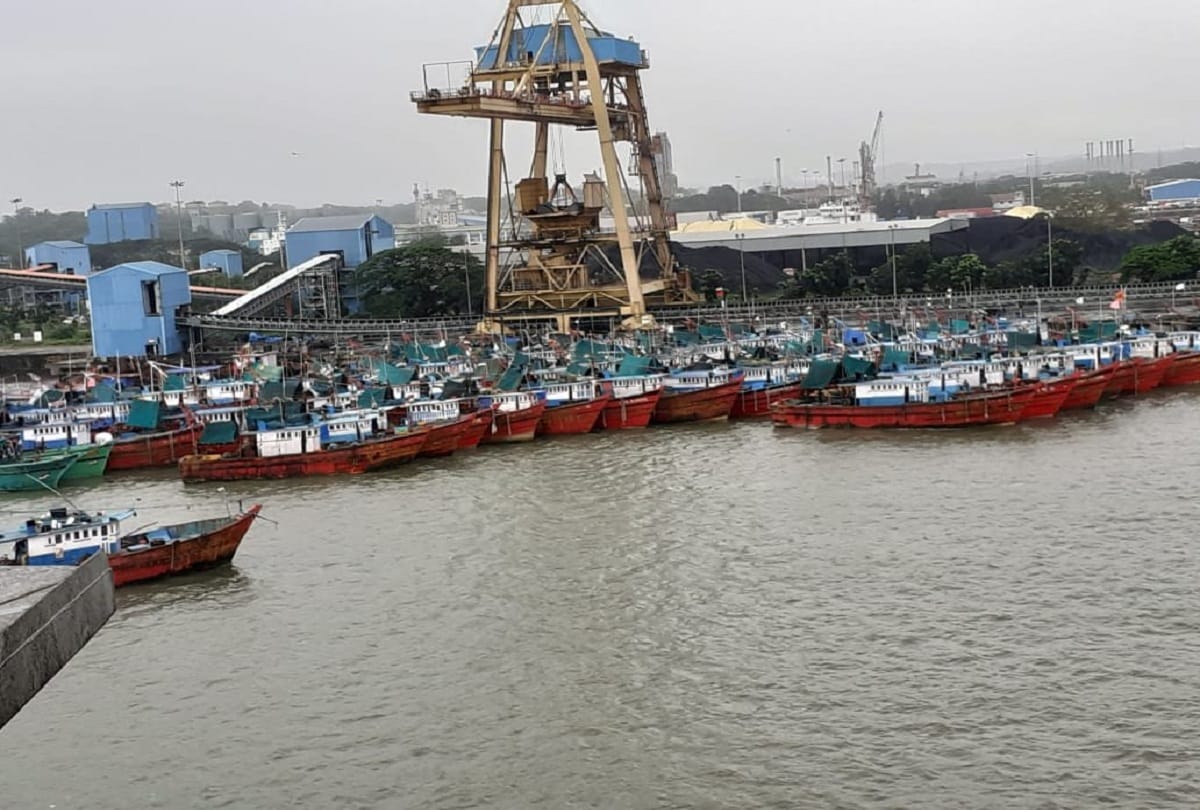 Cyclone Kyaars Havoc More than hundred boats and thousands saved, heavy rains in Karnataka