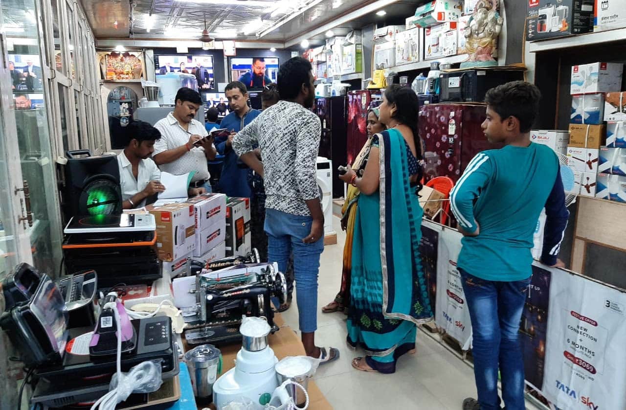Pratapgarh: A volley of rupees, the market rose up
