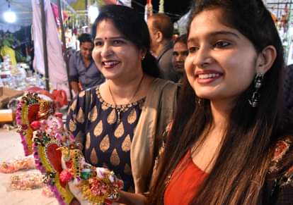 Bought Lakshmi-Ganesh idols, Lai-Lava