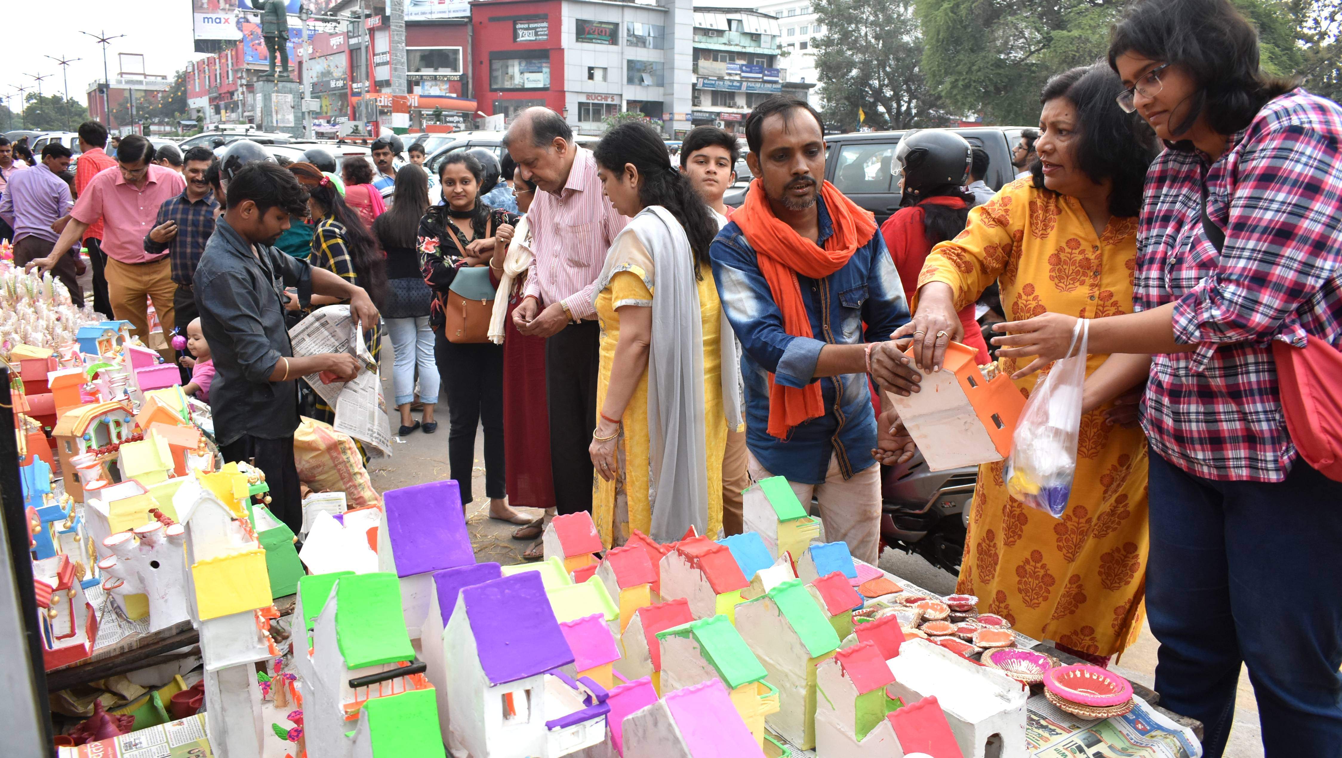 Prayagraj: Business on Dhanteras crosses 100 crores