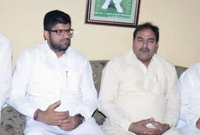 दुष्यंत चौटाला और उनके पिता अजय चौटाला