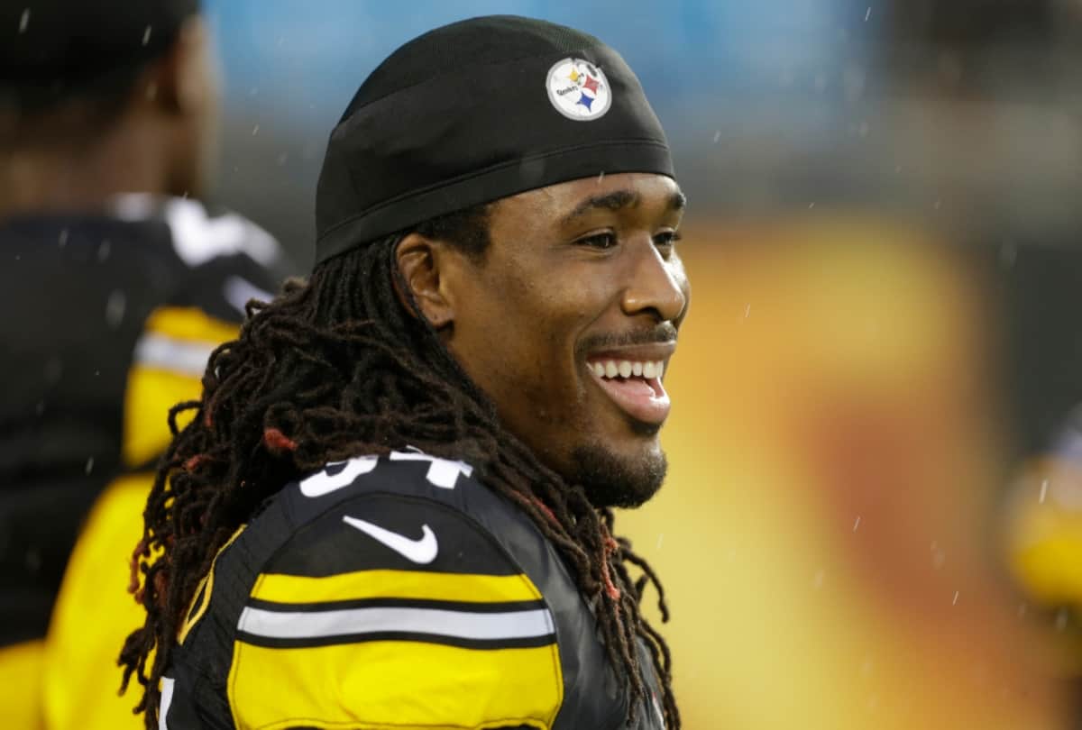 footballer deangelo williams star sponsors 500 mammograms