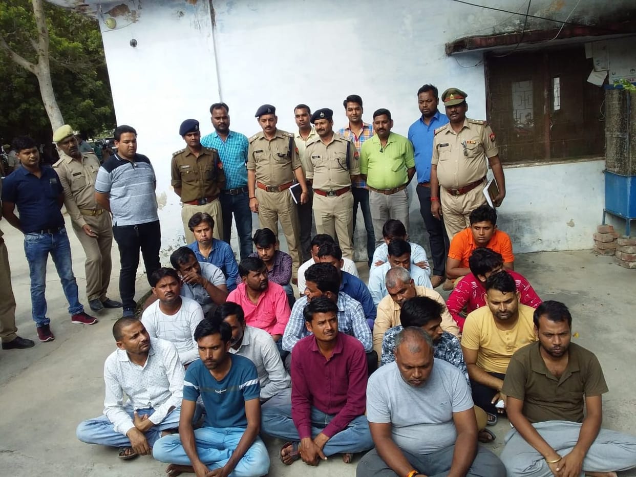 21 gamblers caught with an amount of seven lakhs