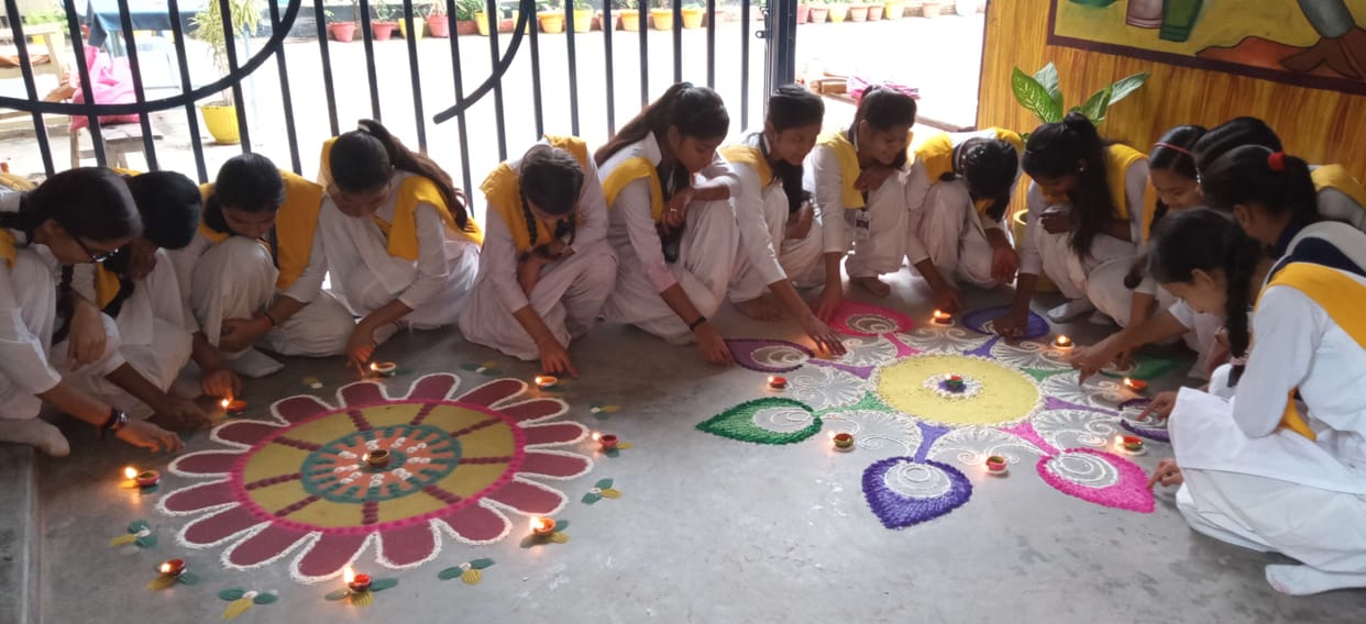 Rangoli made students give message to common man