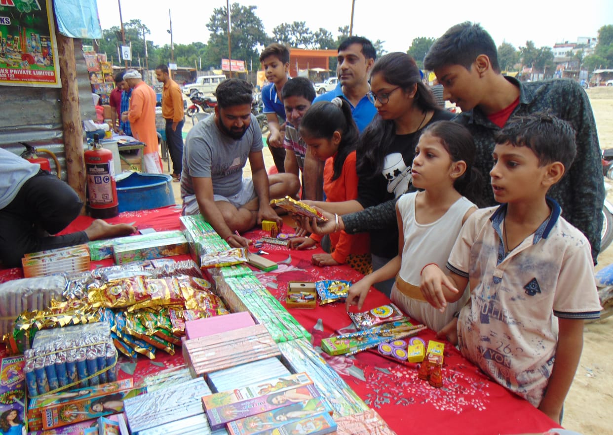 Crackers worth crores will burn on Diwali