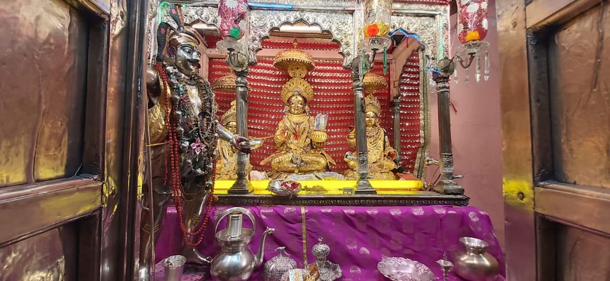 Long queues of devotees gathered to see golden mother ma Annapurna in varanasi