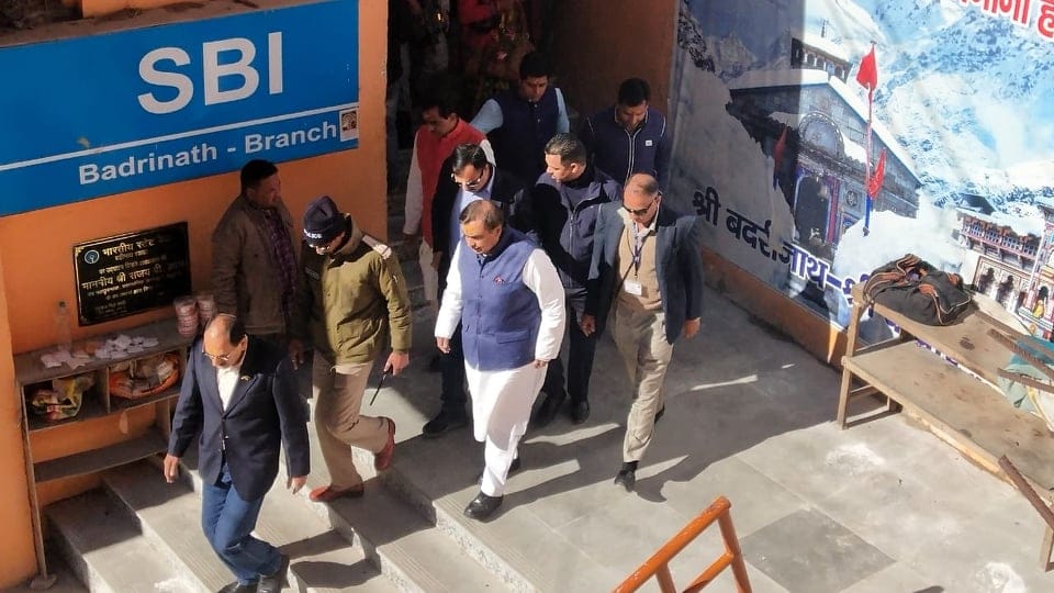 Mukesh Ambani Donate Two Crore Rupees for chandan in Badrinath kedarnath dham on dhanteras 2019