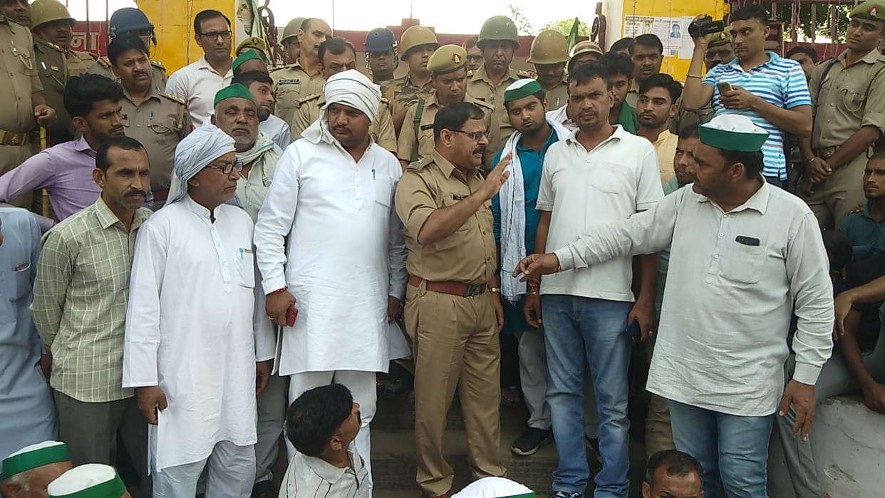 Bhakuyu surrounded the police station against the police attitude