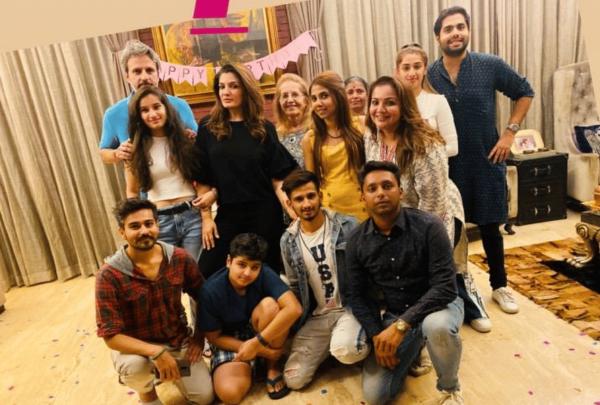 raveena tandon celebrate her birthday on nach baliye 9 set