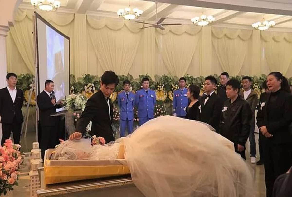 China man married his fiance corpse during her funeral to show his love