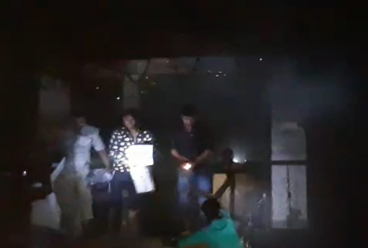 fire broke out in Electronics and automobile shop in basti