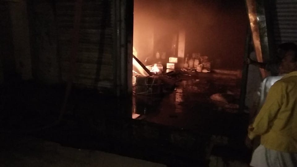 Roorkee: Fierce fire in furniture factory, estimated loss of around two crores Rupees