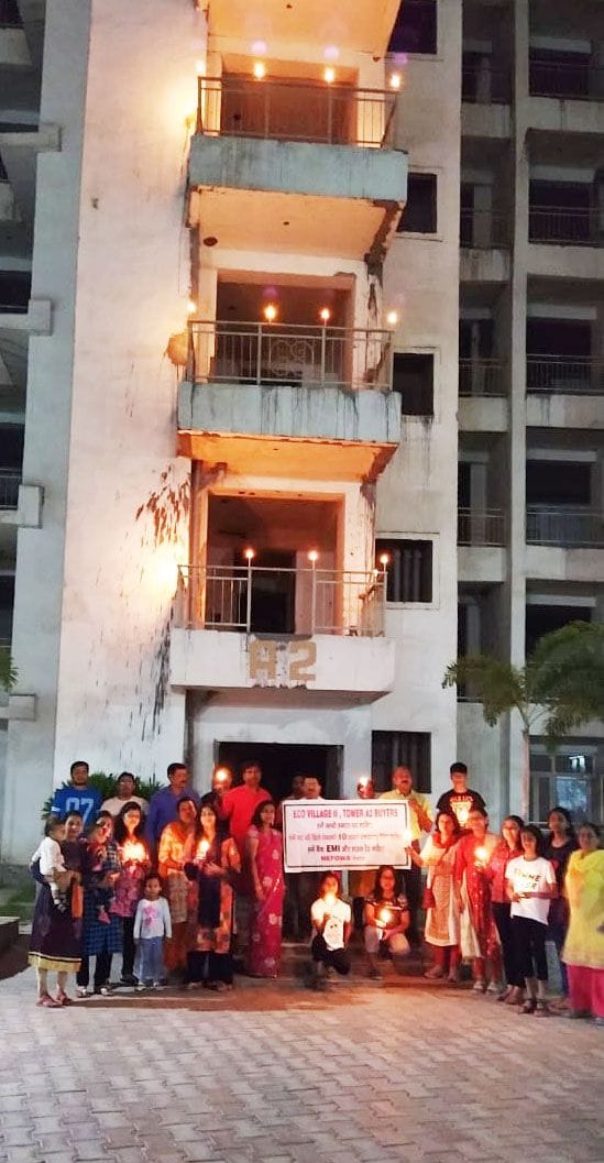 Buyers burn expectation lamp in an unfinished house