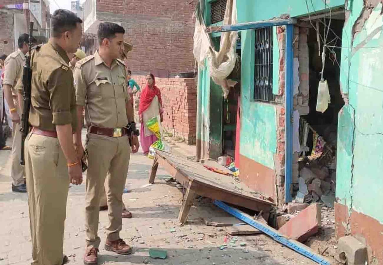 blast in farrukhabad, two people injured