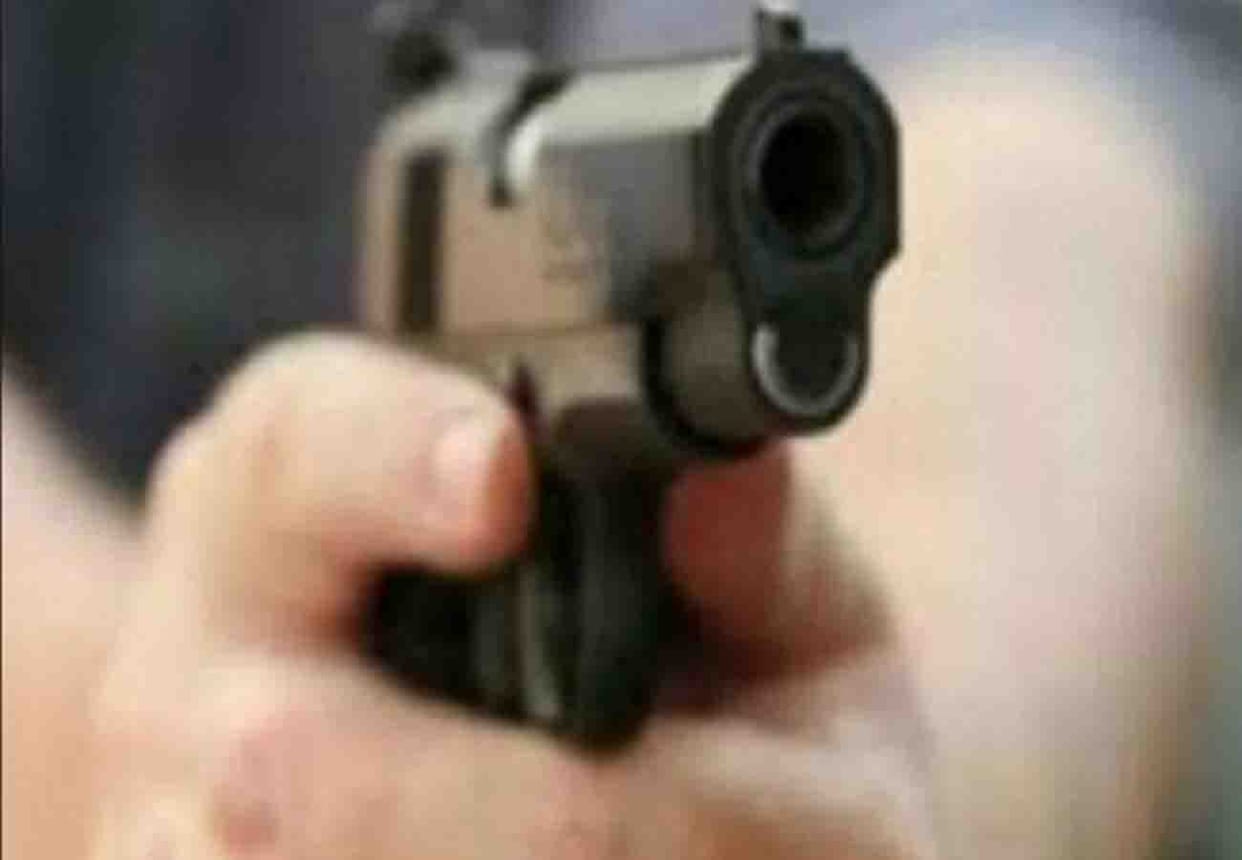 Husband shoots wife in banda up