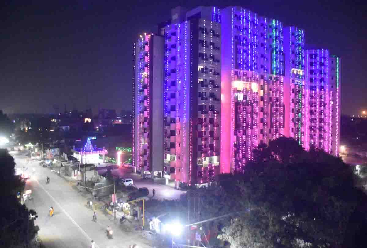 The city was illuminated by lamps and lights on diwali