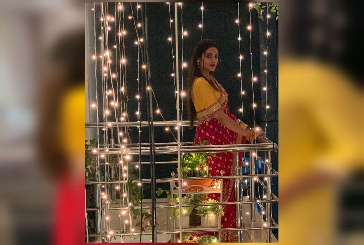 nusrat jahan celebrate Diwali With Husband Nikhil Jain In romantic way