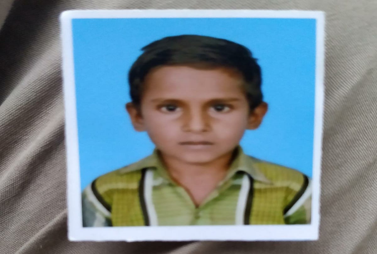 eight years old boy dies due to cracker blast in glass tumbler